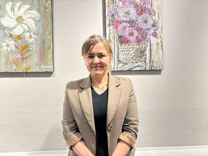 Kuaförlük Yaparken Hobi Olarak Başladığı Resim Sanatında İlk Sergisini Açtı