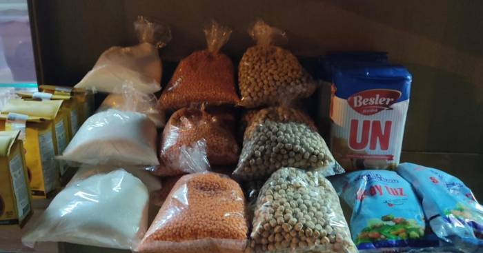 Cadde Esnafından Örnek Davranış; "İmkanı Olan Koysun, İhtiyacı Olan Alsın"