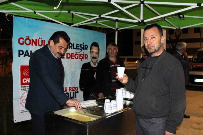 Ertemur Sabah Ayazında Yola Çıkan İşçilere Çorba İkram Etti