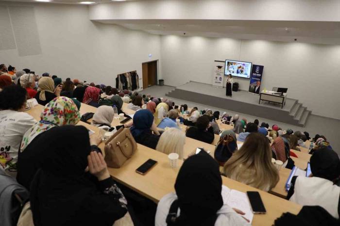 Eyüpsultanlı Anneler Üniversiteli Oldu: “Yarım Kalmış Hikayemi Tamamlıyorum”