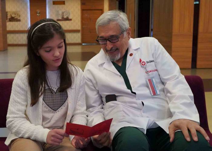 Derin, Kahramanıyla Buluştu