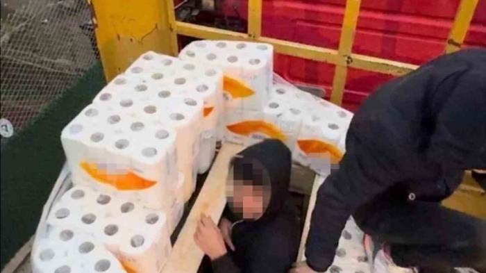Diyarbakır’da Kağıt Havluların Arasından Kaçak Göçmen Çıktı