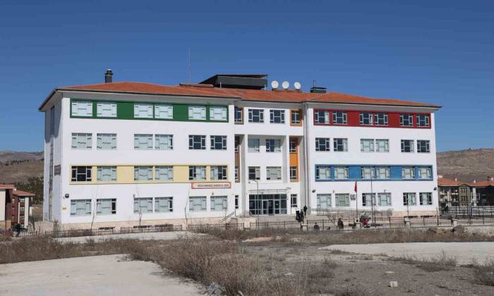 Elazığ’da 12 Öğrenci, Kantinde Yedikleri Tavuktan Sonra Hastanelik Oldu