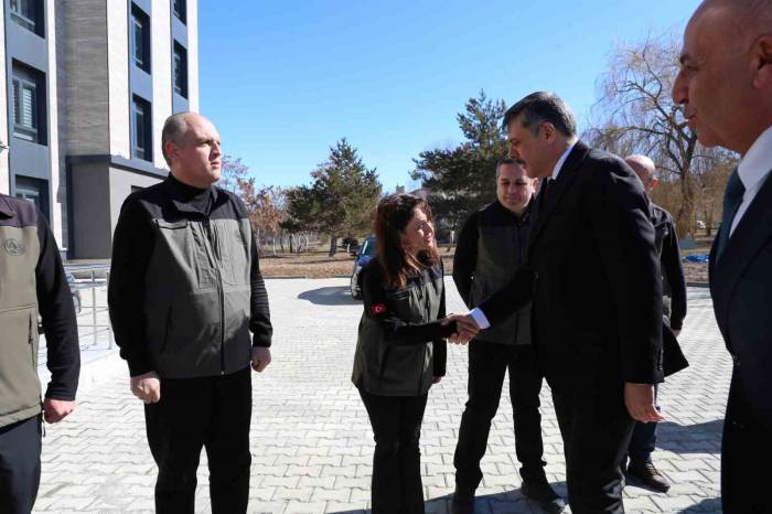 Vali Çiftçi’den Palandöken’de Ağaçlandırma Hassasiyeti