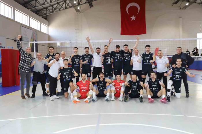 Nazilli Belediyespor Voleybol Takımı Set Vermedi