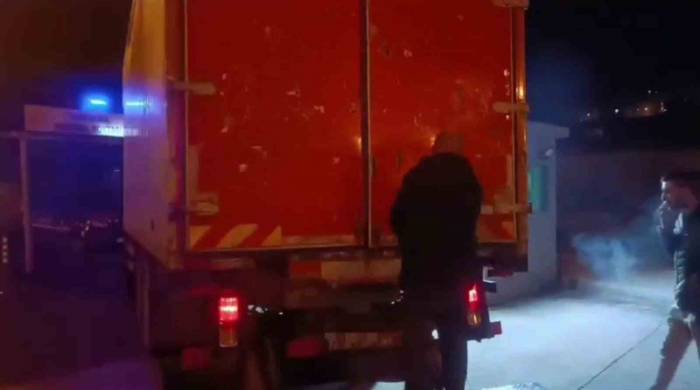 İzmir Polisi Yüklü Miktarda Uyuşturucu Ele Geçirdi