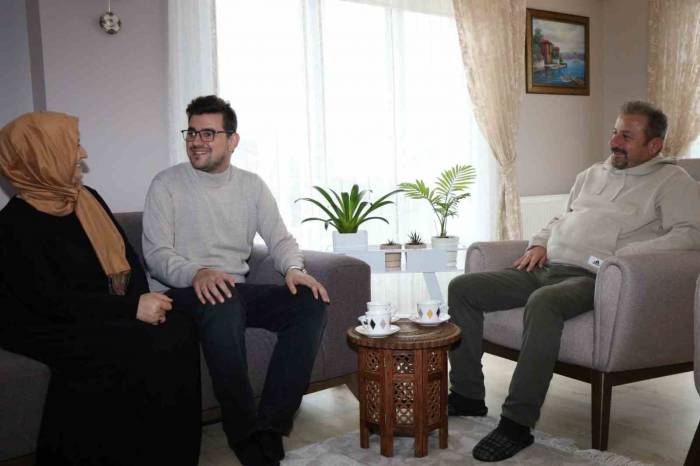 Abdülaziz Artık Hatıralar Biriktiriyor