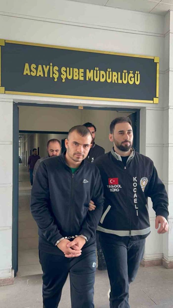 Düşük Ayarlı Altınlarla 5 Kuyumcuyu 200 Bin Tl Dolandırdılar