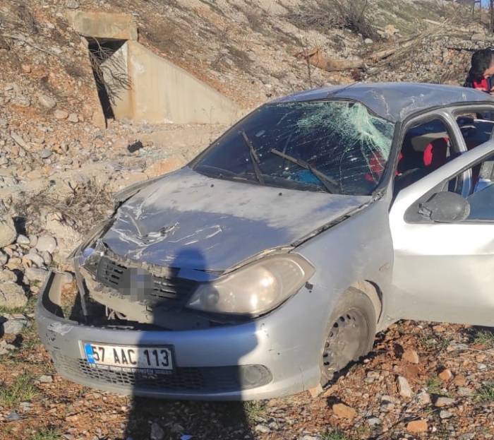 Otomobil Şarampole Uçtu: 4 Yaralı