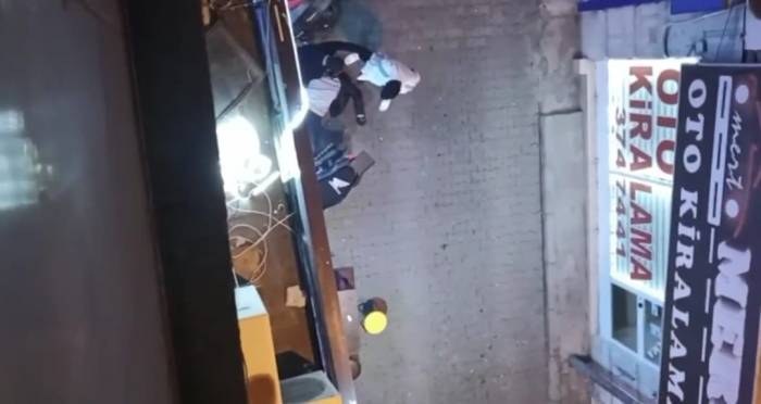 Motosiklet Devrilince Düştüler, Patlayan Tabancası Kuzenini Canından Etti