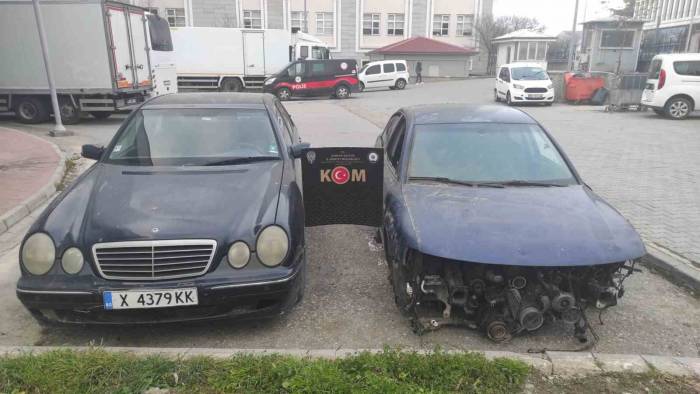Samsun’da Yurt Dışından Getirilerek Parçaları Satılmış Gümrük Kaçağı 2 Otomobil Ele Geçirildi