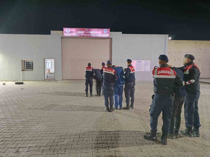 Darp Ettikleri Kişiye Zorla 1 Milyon Liralık Senet İmzalatan 3 Zanlı Tutuklandı