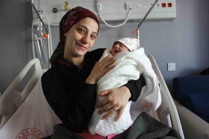 29 Şubat’ta Doğdu, İlk Doğum Gününü 4 Yıl Sonra Kutlayacak