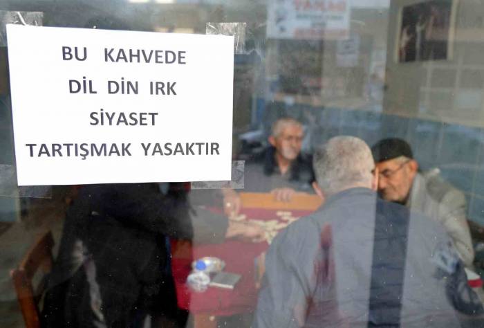 Bu Kahvehanede ’siyaset’ Konuşmak Yasak