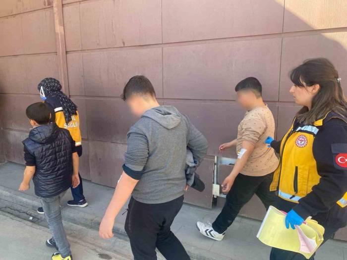 Ortaokul Öğrencileri Yedikleri Yemekten Zehirlendi