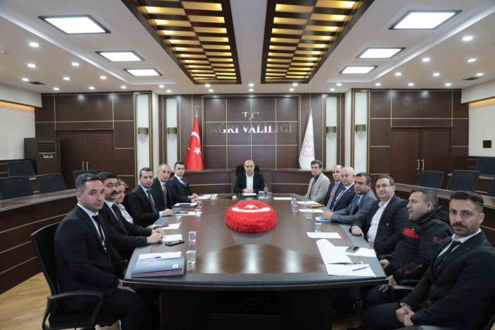 Ağrı Valisi Koç, Bağımlılıkla Mücadele, Acil Çağrı Ve Toprak Koruma Konularında Toplantılar Yaptı