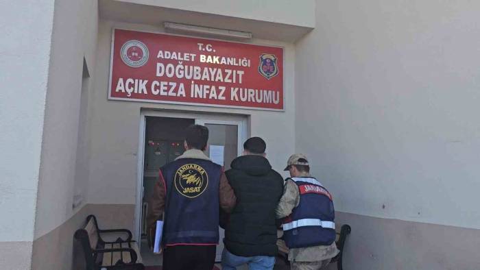 Ağrı’da Aranan 3 Firari Yakalandı