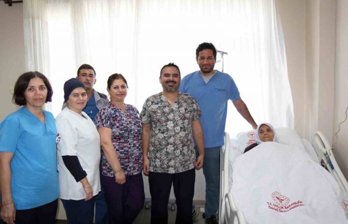 84 Yaşındaki Hasta Safra Yolundaki Taş Ve Çamurdan Ameliyat Olmadan Kurtuldu