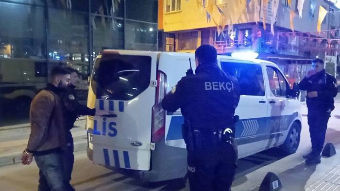 Mahalle Bekçilerinden Kaçmaya Çalıştı, Üzerinden Sentetik Ecza Hapı Çıktı