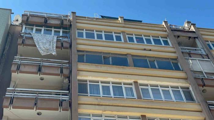 Elazığ’da Yolda Yürüyen Vatandaş, Saniyelerle Ölümden Döndü