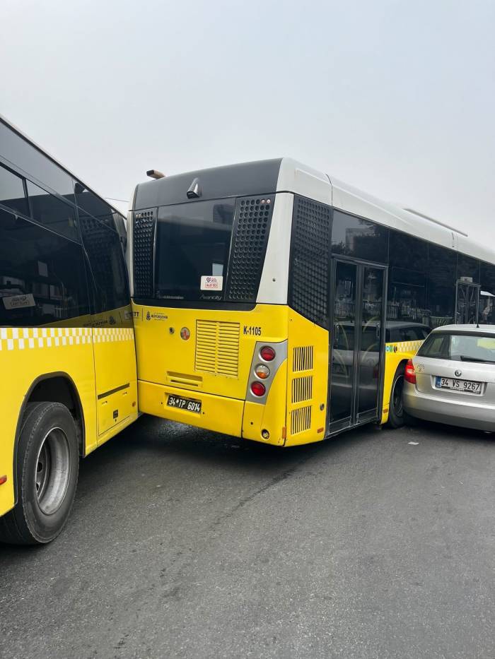 Eyüpsultan’da 2 İett Otobüsü Kazaya Karıştı