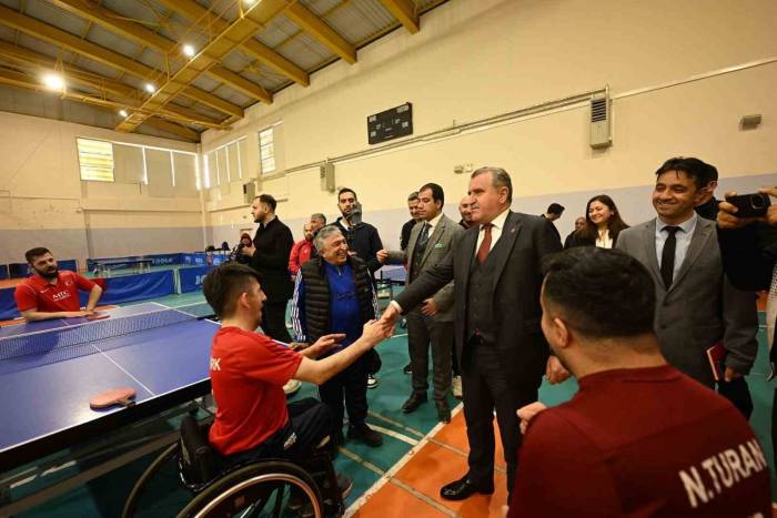 Gençlik Ve Spor Bakanı Bak, Sporcularla Bir Araya Geldi