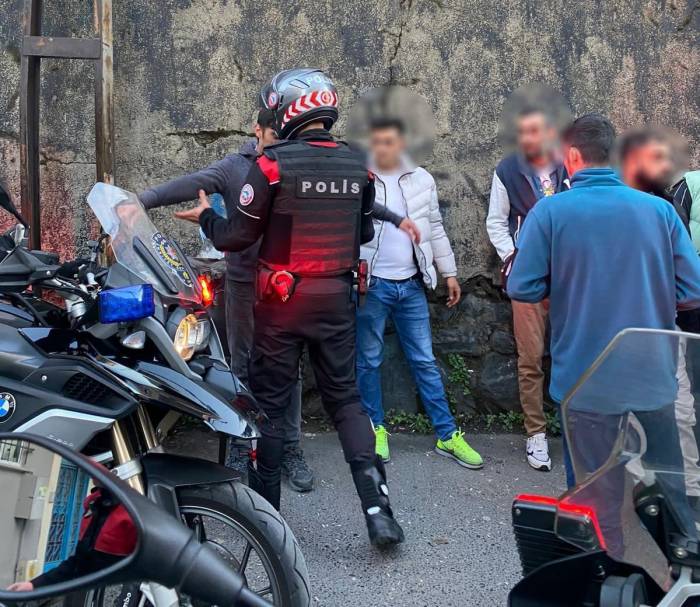 İstanbul Genelinde Yapılan Asayiş Uygulamalarında 134 Aranan Şahıs Yakalandı