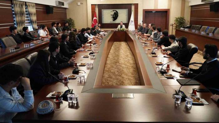 Rektör Kırışık Türk Dünyasından Öğrencilerle Buluştu