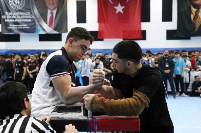 Türkiye Bilek Güreş Şampiyonası Heyecanı Samsun’da Yaşanıyor