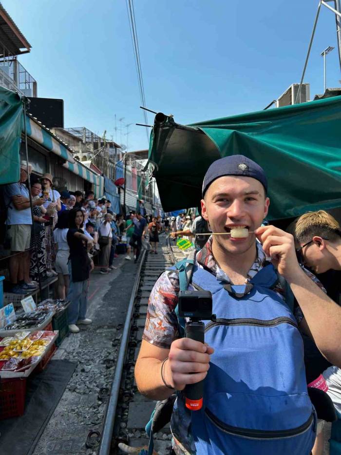 Simavlı Genç Zeybek Oynayarak Dünyayı Geziyor