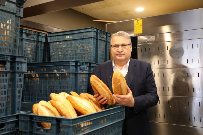 Yunusemre Halk Ekmek Noktalarına Yenilerini Ekledi