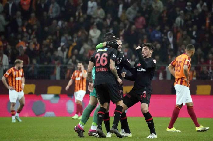 Ziraat Türkiye Kupası: Galatasaray: 0 - Fatih Karagümrük: 2 (Maç Sonucu)