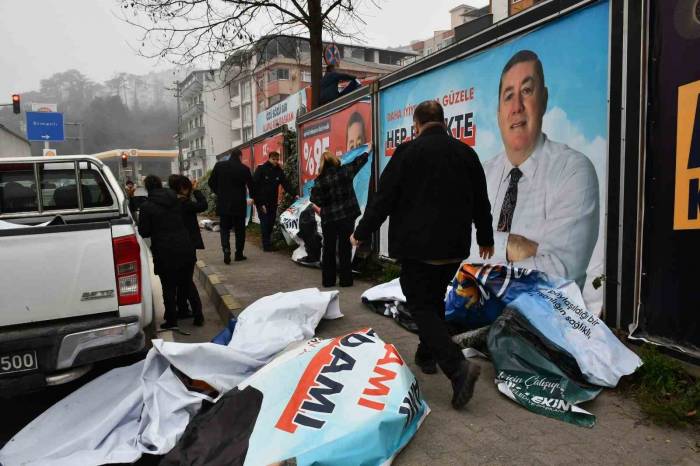 Seçim Afişlerine Zarar Verildi