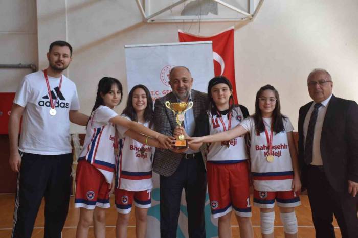 3x3 Yıldız Kızlar Basketbol Müsabakaları Sona Erdi