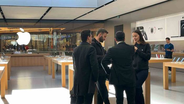 Garanti Kapsamındaki Telefonun Onarımı İçin Ücret İstenince, Avukatı İcra Yoluyla Telefonunu Tamir Ettirdi