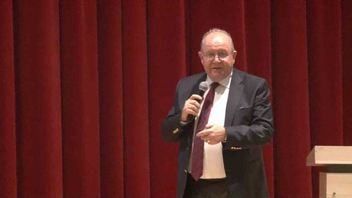 Arnavutköy’de Deprem Bilincinin Arttırılması Nedeniyle Düzenlenen Yarışmalarda Derece Yapan Öğrencilere Ödül Verildi