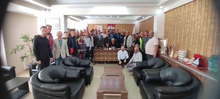 Belediye Başkanı Çalışkan’dan İşçilere Jest