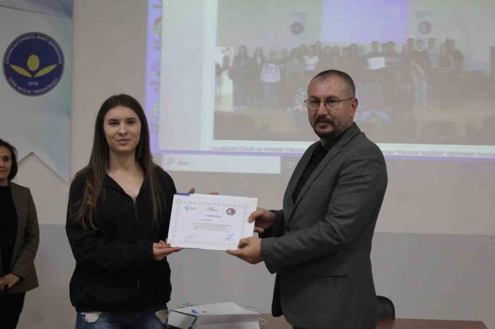 Ezine Osb Gıda İhtisas Müdürü Altınok’tan Okul Birincisine İş Sözü