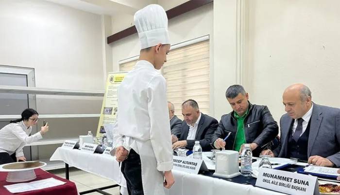 Öğrenciler Hazırladığı Yemekleri Turizmciler Puanladı