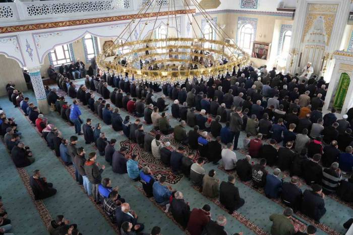 Kilis’te Cuma Namazı Sonrası Filistinliler İçin Dua Edildi