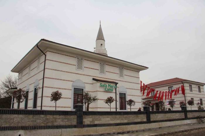 Safa Merve Cami Dualarla Açıldı
