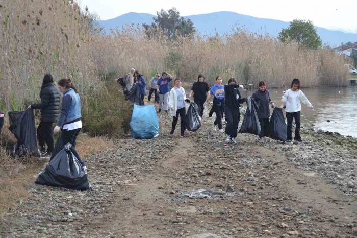 Fethiye Ördek Adası Ve Kuş Cenneti’nde Temizlik Çalışması Yapıldı