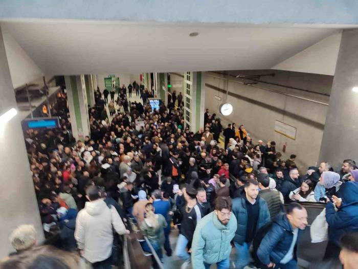 Yenikapı-kirazlı Metro Hattında Arıza Nedeniyle Seferler Durdu