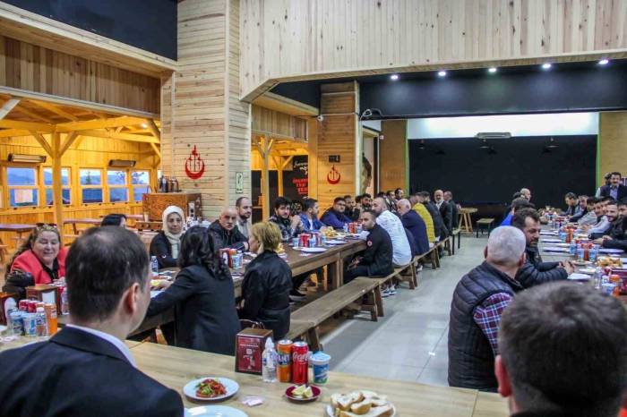 "Her Gün 3 Binin Üzerinde Kardeşimize Ücretsiz Yemek İkramı Yapıyoruz"