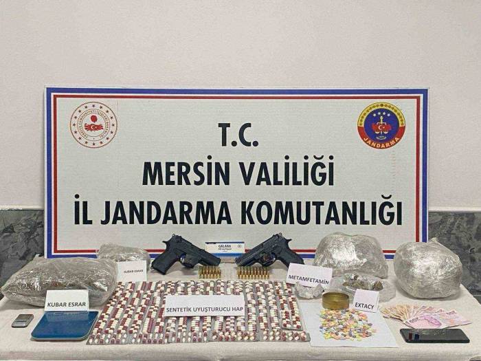 Mutfak Dolaplarından Uyuşturucu Ve Silahlar Çıktı: 1 Gözaltı