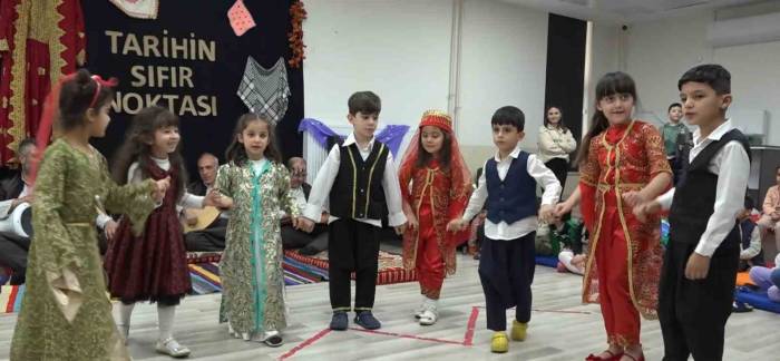 Minikler Sıra Gecesinde Gönüllerince Eğlendi