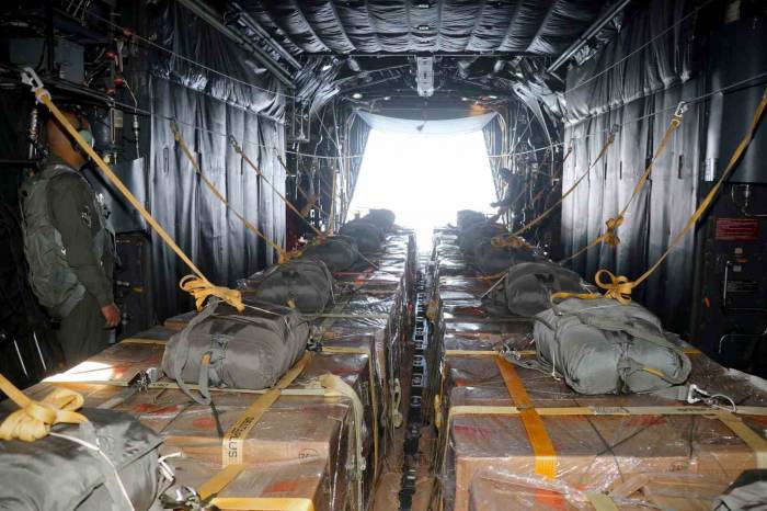 Ürdün, Gazze’ye Havadan Yardım Paketleri Bıraktı