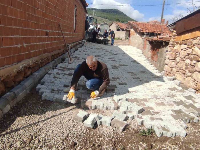 Burhaniye Genelinde Yol Çalışmaları Sürüyor