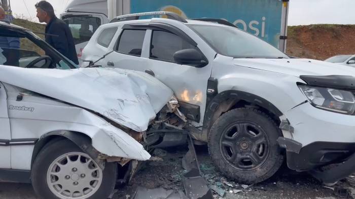 Kahta’da Otomobiller Çarpıştı: 2 Sürücü Yaralandı