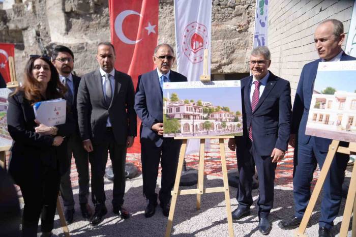 Bakan Özhaseki: "Önümüzdeki Aydan İtibaren Her Ay 10 - 15 Bin Konutu Dağıtmaya Devam Edeceğiz"